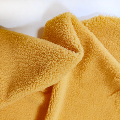 Verzerrung gestricktes Sherpa Gewebe-Polyester-gelben Jacquardwebstuhl 100% für Kleid scheren
