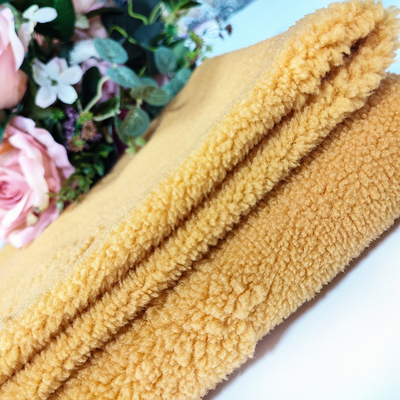 Verzerrung gestricktes Sherpa Gewebe-Polyester-gelben Jacquardwebstuhl 100% für Kleid scheren