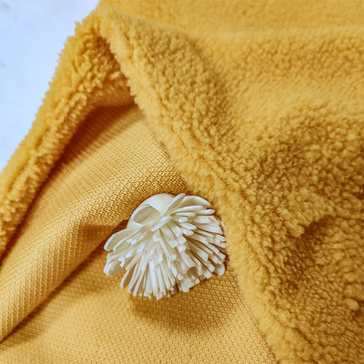 Verzerrung gestricktes Sherpa Gewebe-Polyester-gelben Jacquardwebstuhl 100% für Kleid scheren